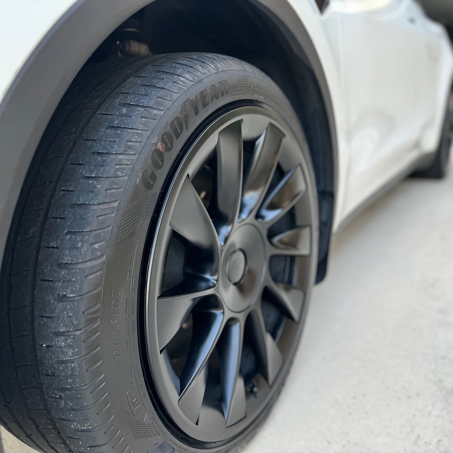 Rim Protector for Tesla Model Y 20'' Induction Wheels - Stylish & Protection
